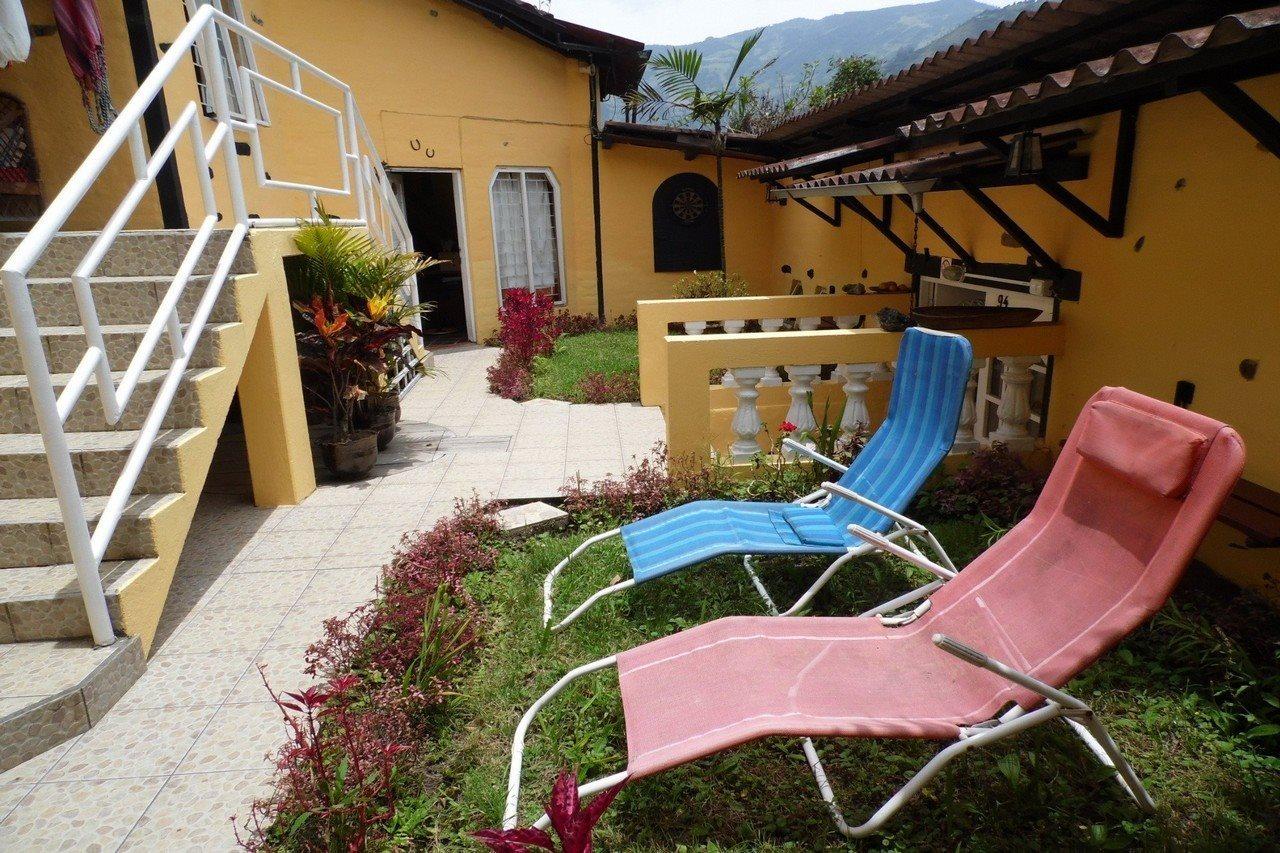 La Casa Amarilla