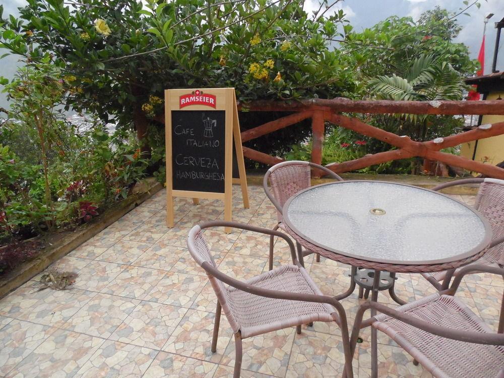 La Casa Amarilla