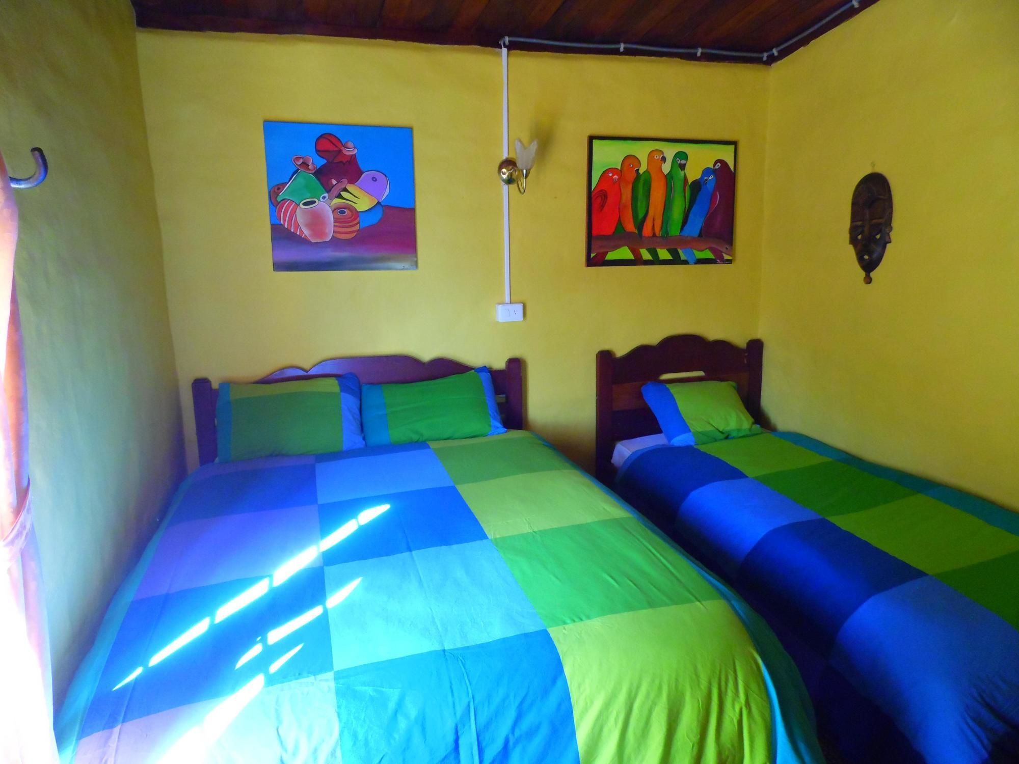 La Casa Amarilla 3*