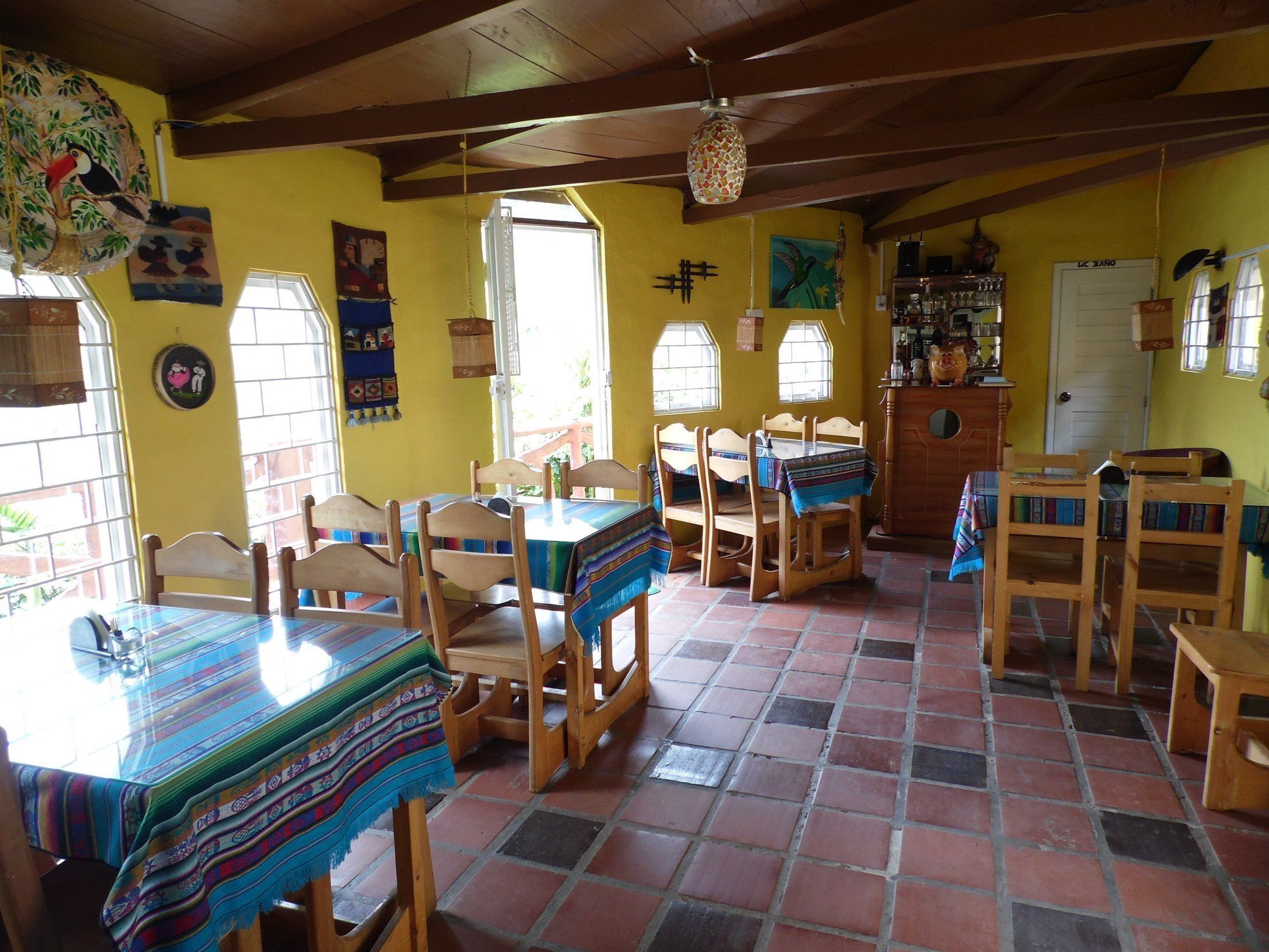La Casa Amarilla 3*