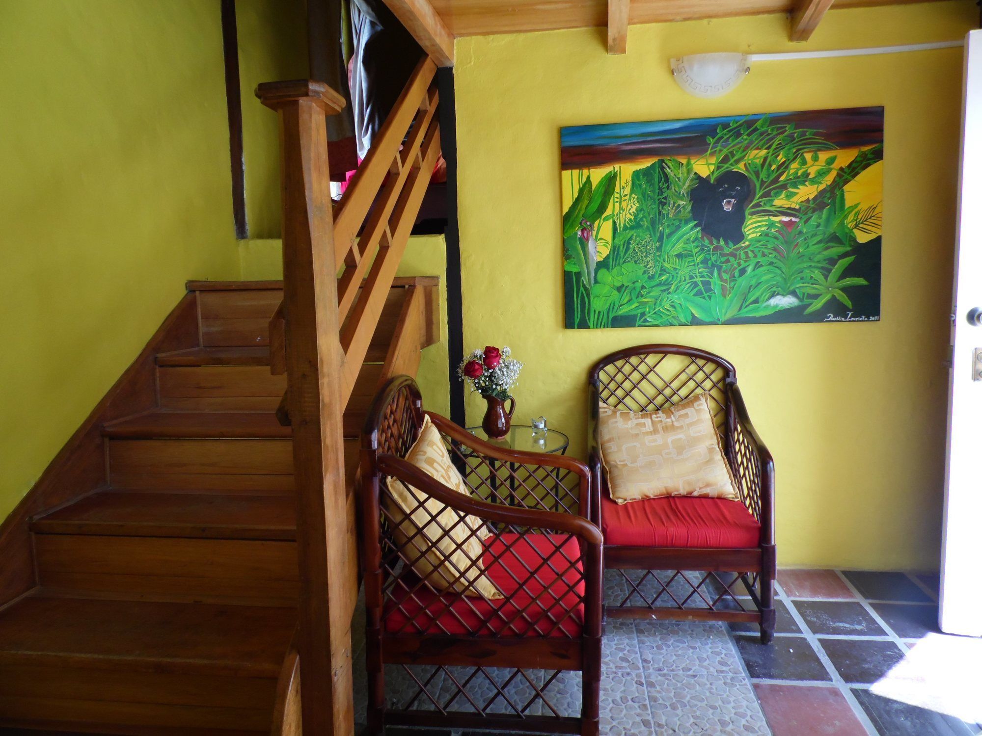 La Casa Amarilla 3*