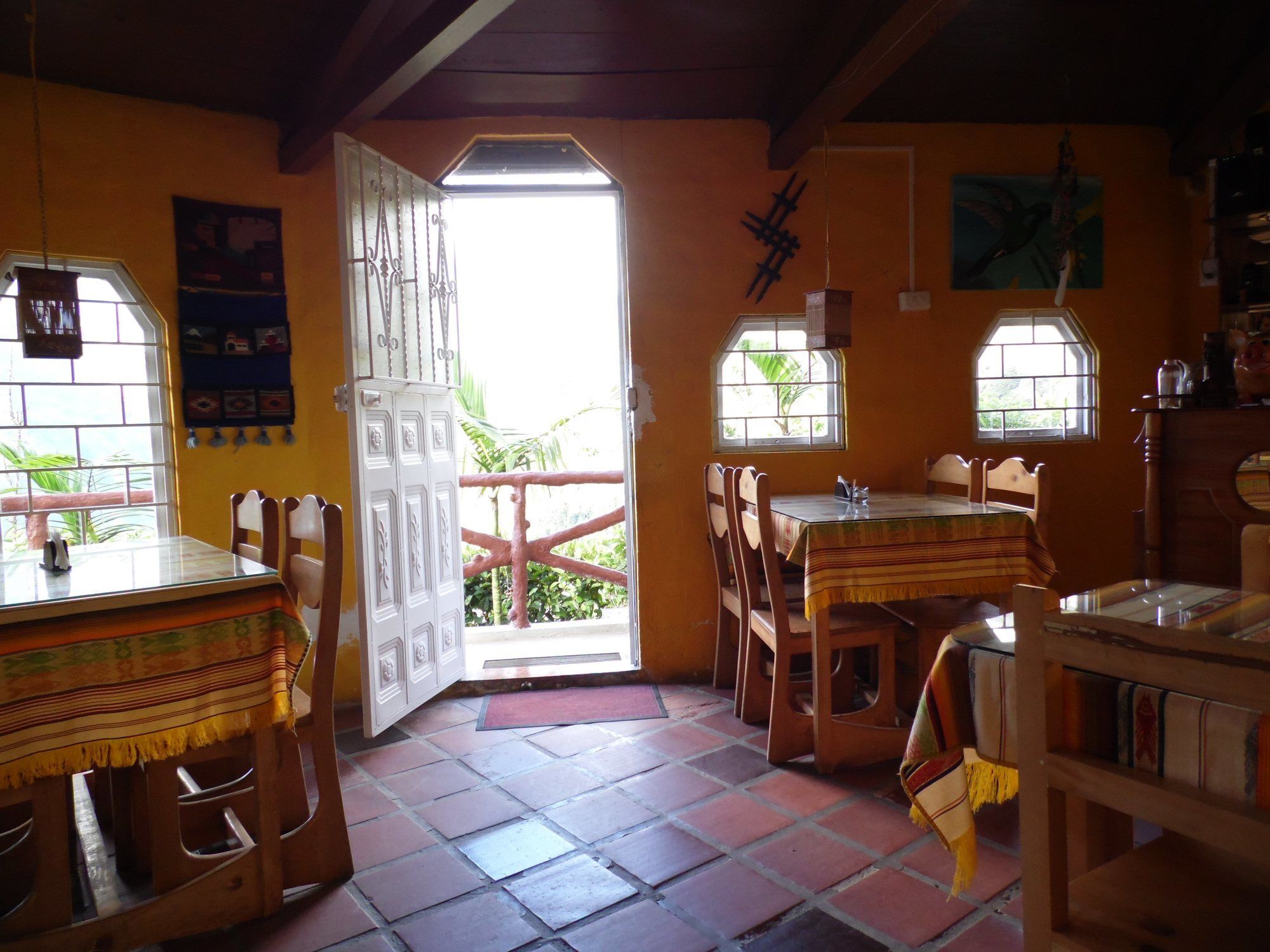 La Casa Amarilla Banos (Tungurahua)